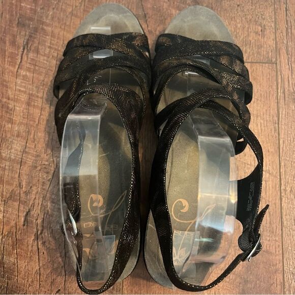 Dansko Dani Swirl Coffee Orthopedic Sandals
Style# 2406450200 Size 41 - Picture 15 of 16